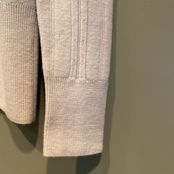 Woman’s sweater by Mercer & Madison. - Picture 4 of 7